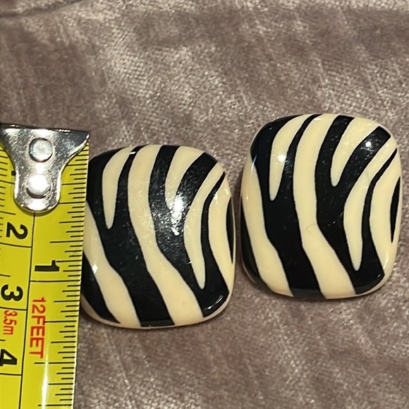80’s Zebra Stripe Earrings Lucite Cream & Black - Picture 5 of 10